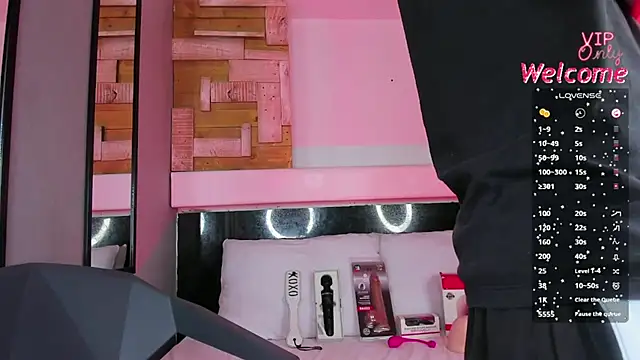 AmberAdams  online show from March 26, 12:29 pm