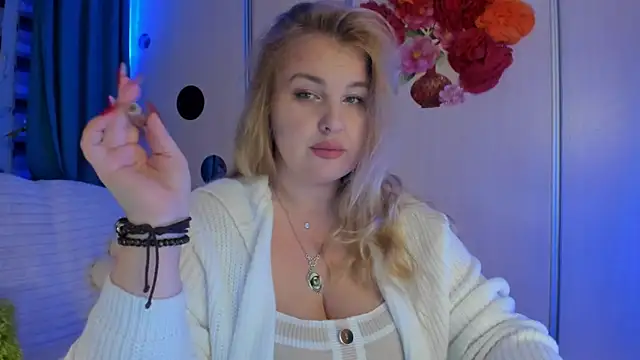 CoraSwon online show from October 3, 9:20 pm