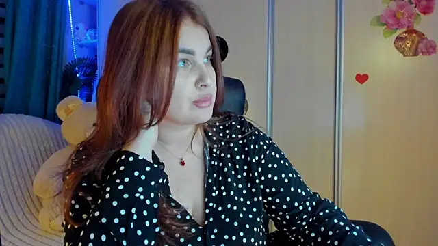 CoraSwon online show from April 16, 5:12 pm