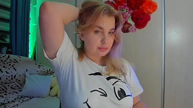 CoraSwon online show from October 24, 11:45 pm