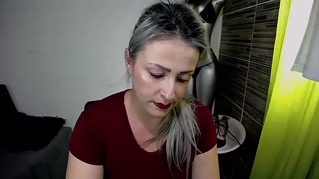 Emma Rizzoo online show from March 30, 7:57 pm