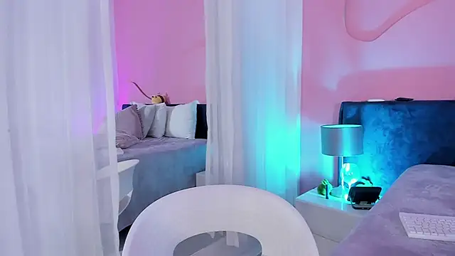 Alaia Manson online show from November 19, 12:05 pm