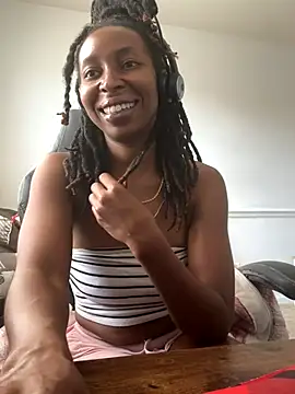 Snapshot of LeyaHoneybuns chatting on September 15, 3:42 pm LeyaHoneybuns online show from September 15, 3:42 pm