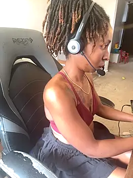 LeyaHoneybuns online show from November 18, 5:14 pm