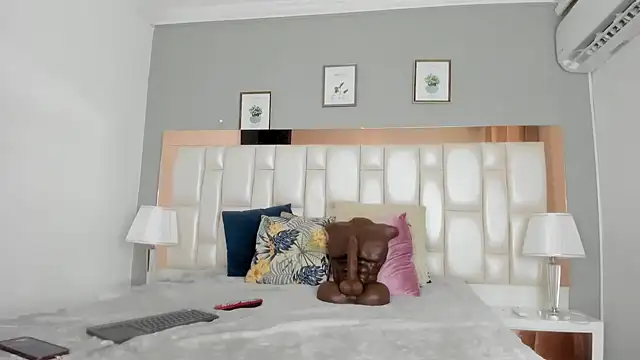 honeycknockerss online show from April 10, 10:05 pm