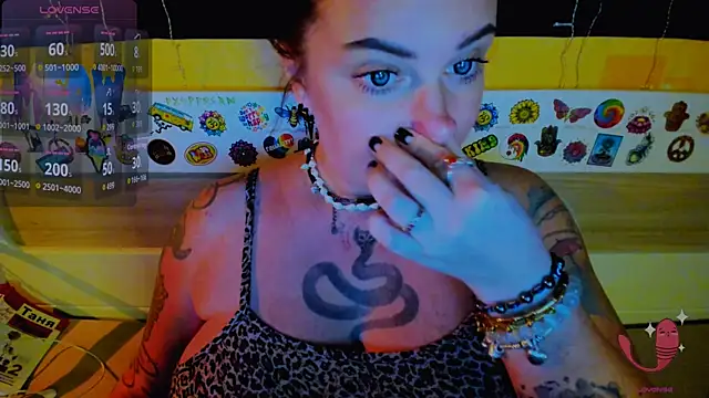 EllieOz online show from November 5, 6:35 pm