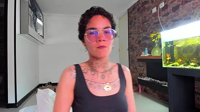 anaroman01 online show from September 17, 7:01 pm