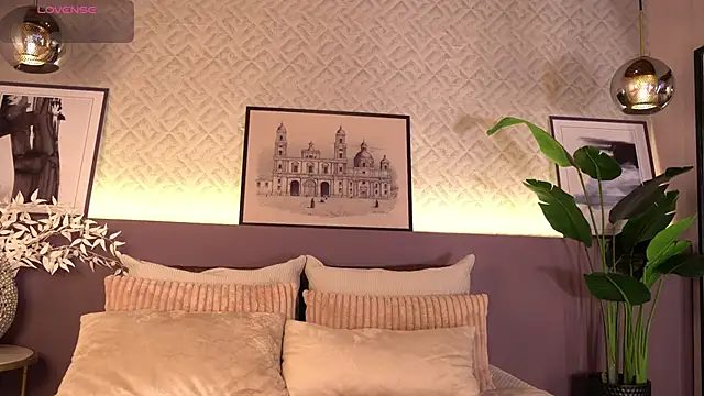 ElleDiane online show from December 22, 12:36 am