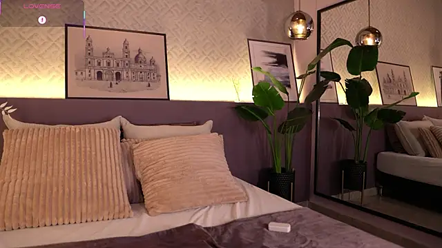 ElleDiane online show from September 9, 10:42 pm