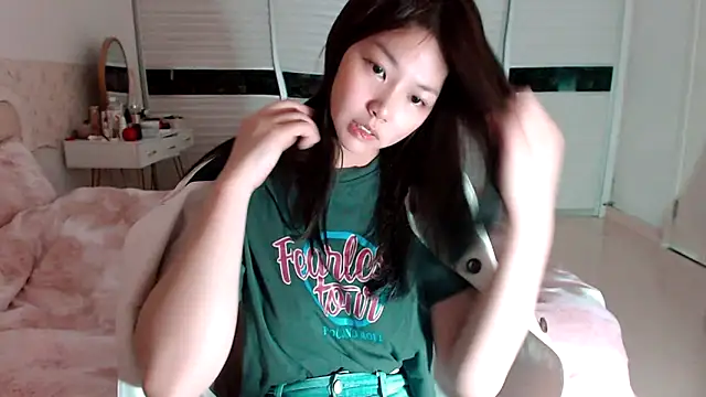 -Lucky Girl online show from April 5, 2:32 am