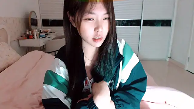 -Lucky Girl online show from April 12, 1:30 am