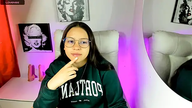 SamanthaRoldaan online show from April 7, 3:03 pm