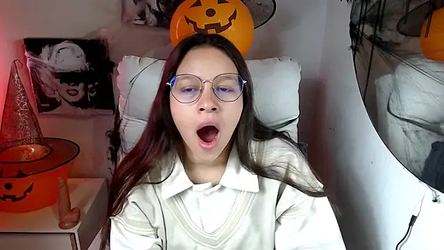 SamanthaRoldaan online show from October 18, 2:20 pm