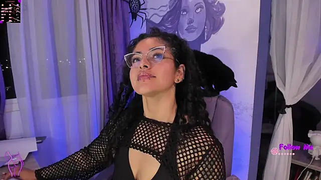 witchviolet online show from November 26, 12:00 am