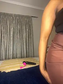 Bustygoddess32 online show from September 20, 1:38 am