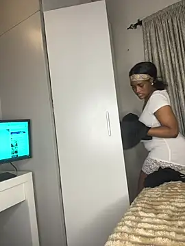 Bustygoddess32 online show from February 19, 10:19 pm