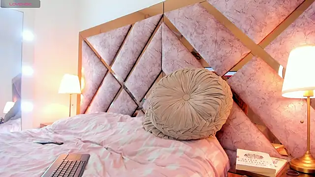 Jennalove  online show from December 15, 10:48 pm