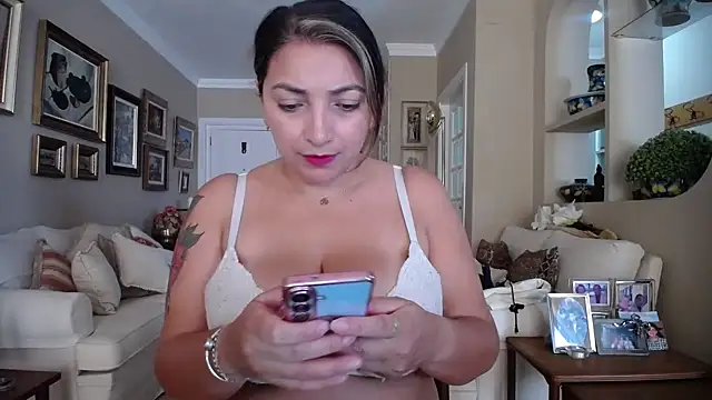claudia online show from June 25, 9:46 am