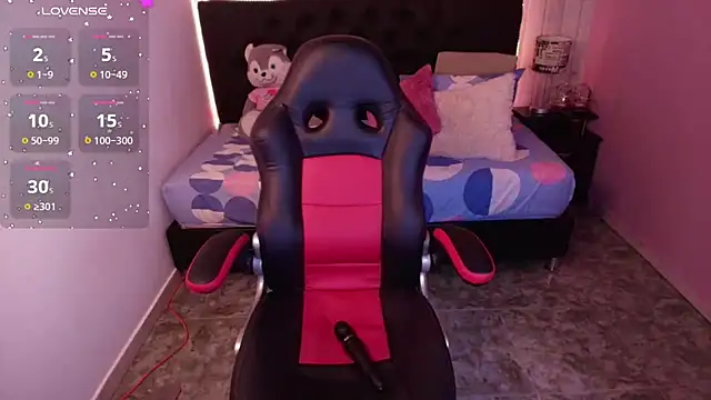 julieth love  online show from November 18, 4:52 pm