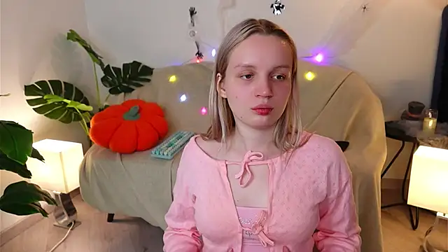 Beatrica Klein online show from October 17, 3:59 pm