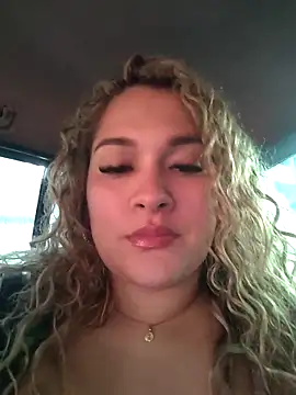 Sara smiiith211 online show from December 17, 11:47 am