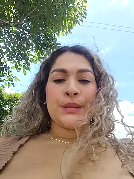 Sara smiiith211 online show from April 12, 6:11 pm