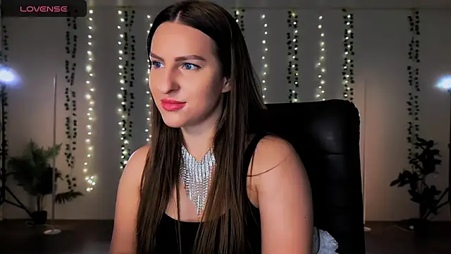 Alicia x art online show from September 25, 7:40 am