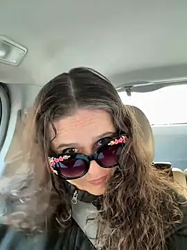 sylviahhh online show from April 14, 11:21 am