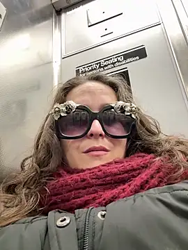 sylviahhh online show from March 29, 3:55 pm