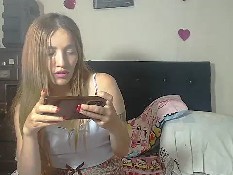 Snapshot of valerivegass chatting on October 24, 8:27 pm valerivegass online show from October 24, 8:27 pm