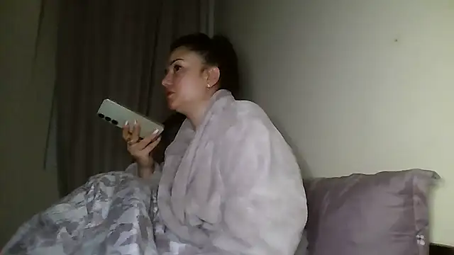 Linusya online show from November 6, 5:08 pm