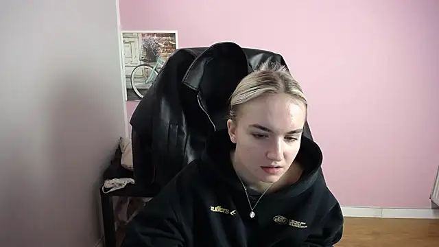 viktoria lovely online show from March 6, 9:15 am