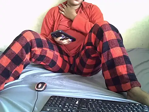 Crystal  Gee online show from July 18, 9:12 am