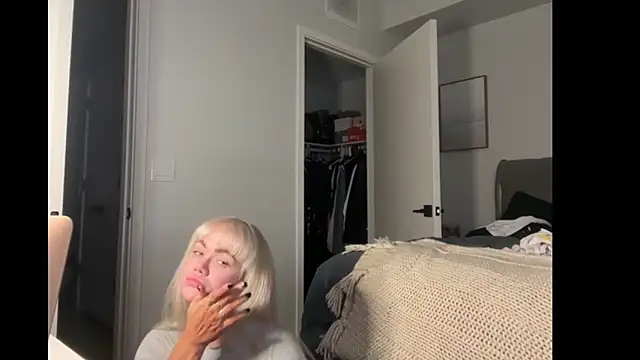 ElenaErickson online show from December 5, 4:12 am