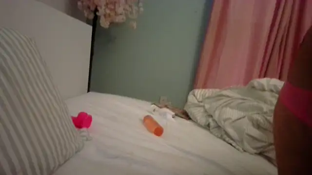 josiexcx online show from November 1, 9:35 am