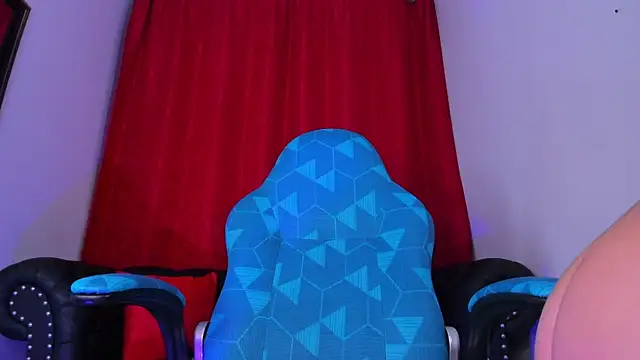 Lila Pinky online show from November 27, 1:25 pm