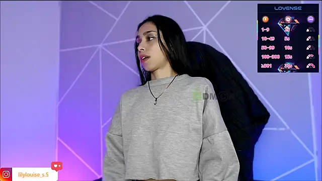 lilylouisee online show from July 10, 9:54 am