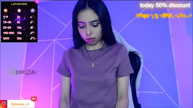 lilylouisee online show from December 3, 9:06 pm