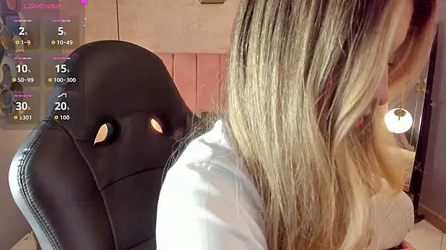 Snapshot of magic_fernanda chatting on October 14, 9:39 pm magic fernanda online show from October 14, 9:39 pm