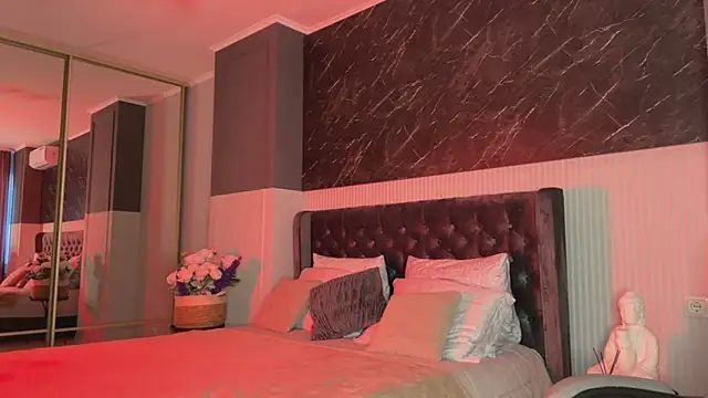 XtraHotX online show from September 19, 2:21 am