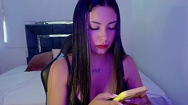 Lia 14  online show from January 6, 6:33 pm