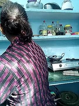 reemacouple007 online show from December 21, 7:34 am