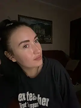 Roxana Bell online show from February 8, 9:29 pm