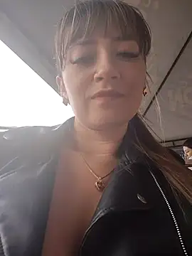 Snapshot of tata_laima__ chatting on September 14, 4:27 pm tata laima online show from September 14, 4:27 pm