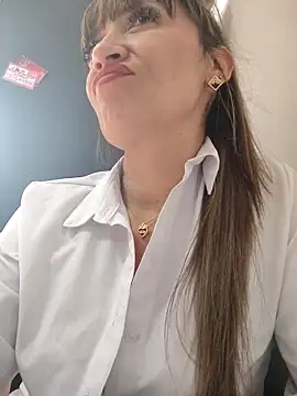 Snapshot of tata_laima__ chatting on September 13, 3:09 pm tata laima online show from September 13, 3:09 pm
