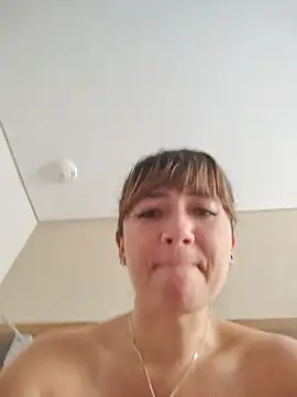Snapshot of tata_laima__ chatting on October 3, 2:33 pm tata laima online show from October 3, 2:33 pm
