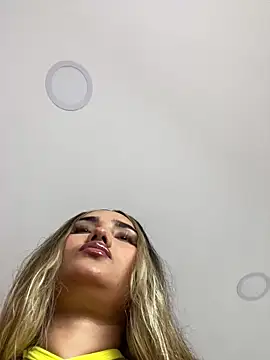 exoticcute online show from November 4, 4:45 pm