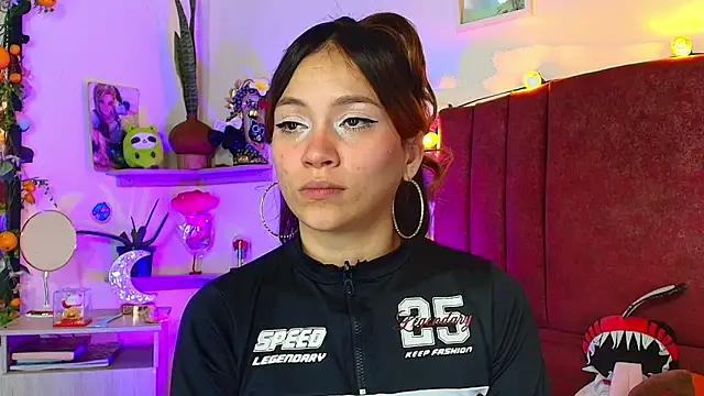 alisson zafiro  online show from April 9, 3:31 am