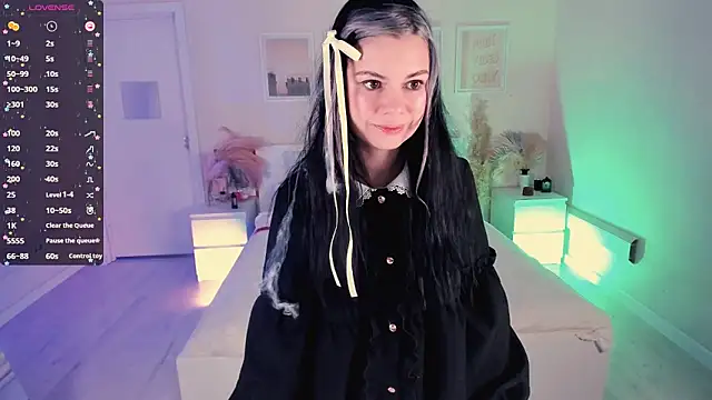 Lil Amelie online show from October 25, 7:49 am