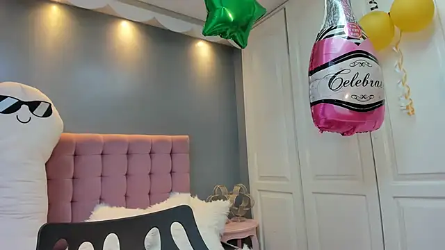 IssadoraJames online show from October 1, 9:42 pm